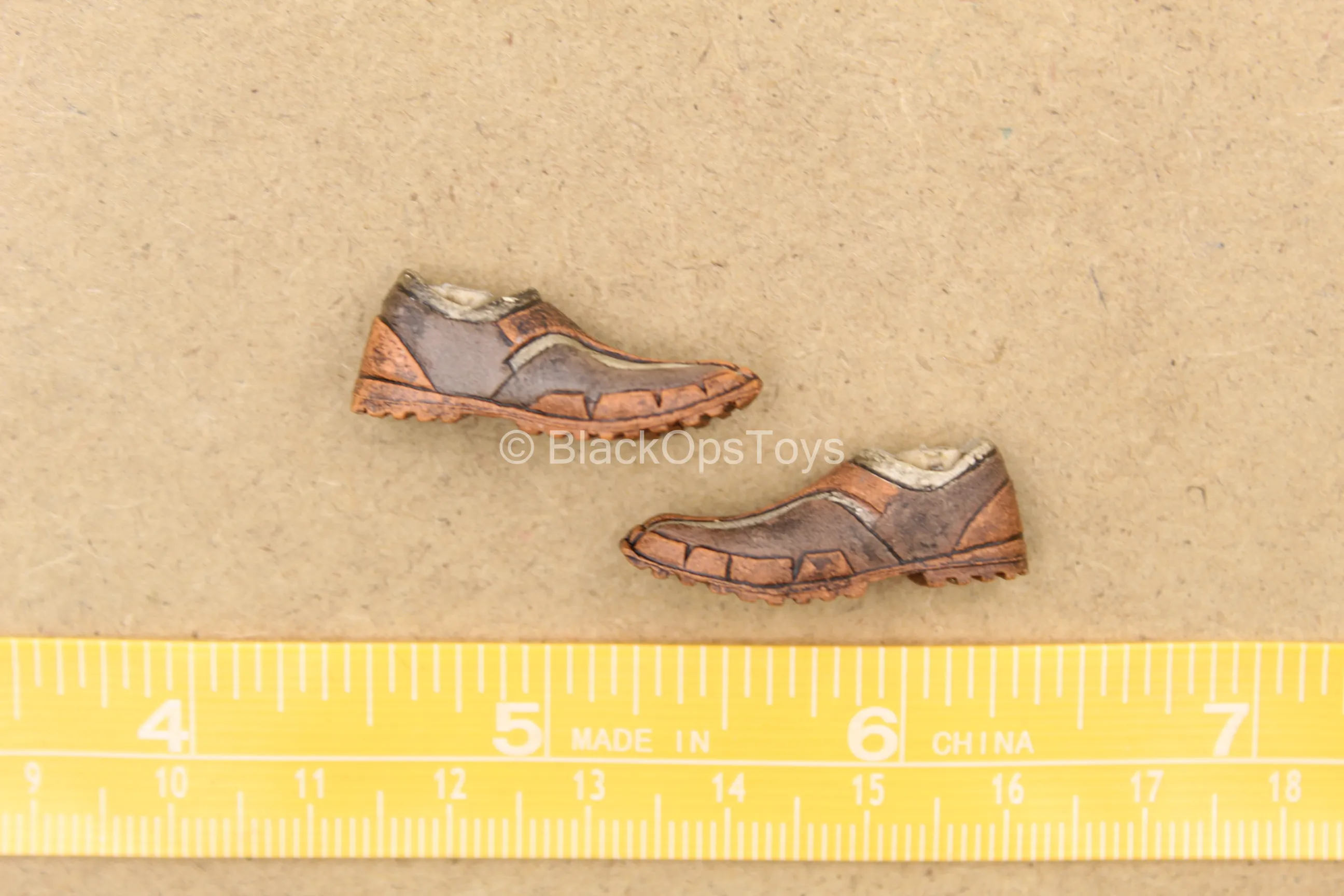 1/12 - Heavy TK - Weathered Orange Shoes (Peg Type)