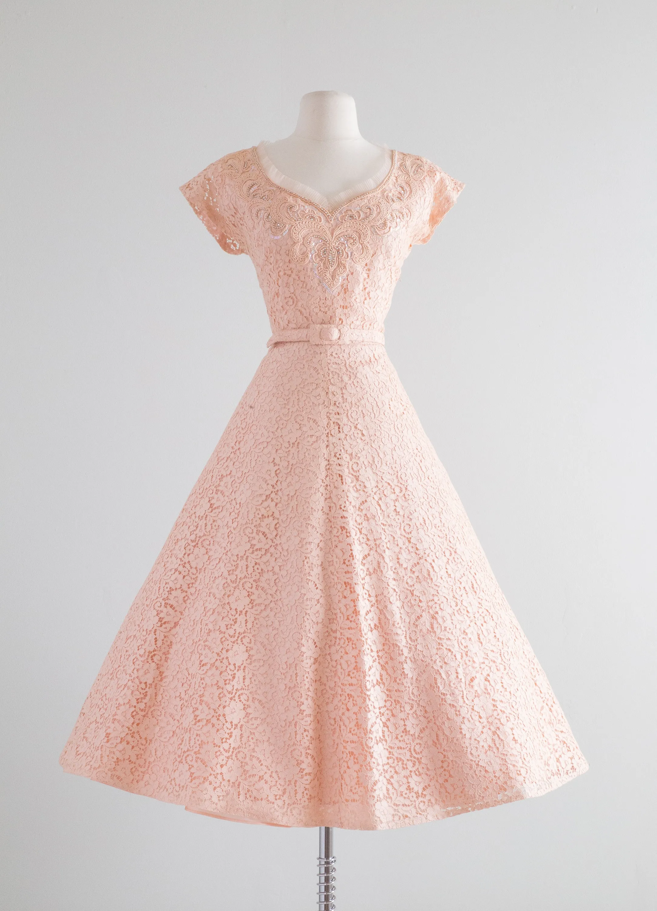 1950's Pale Pink Lace Party Dress With Soutache / Waist 28