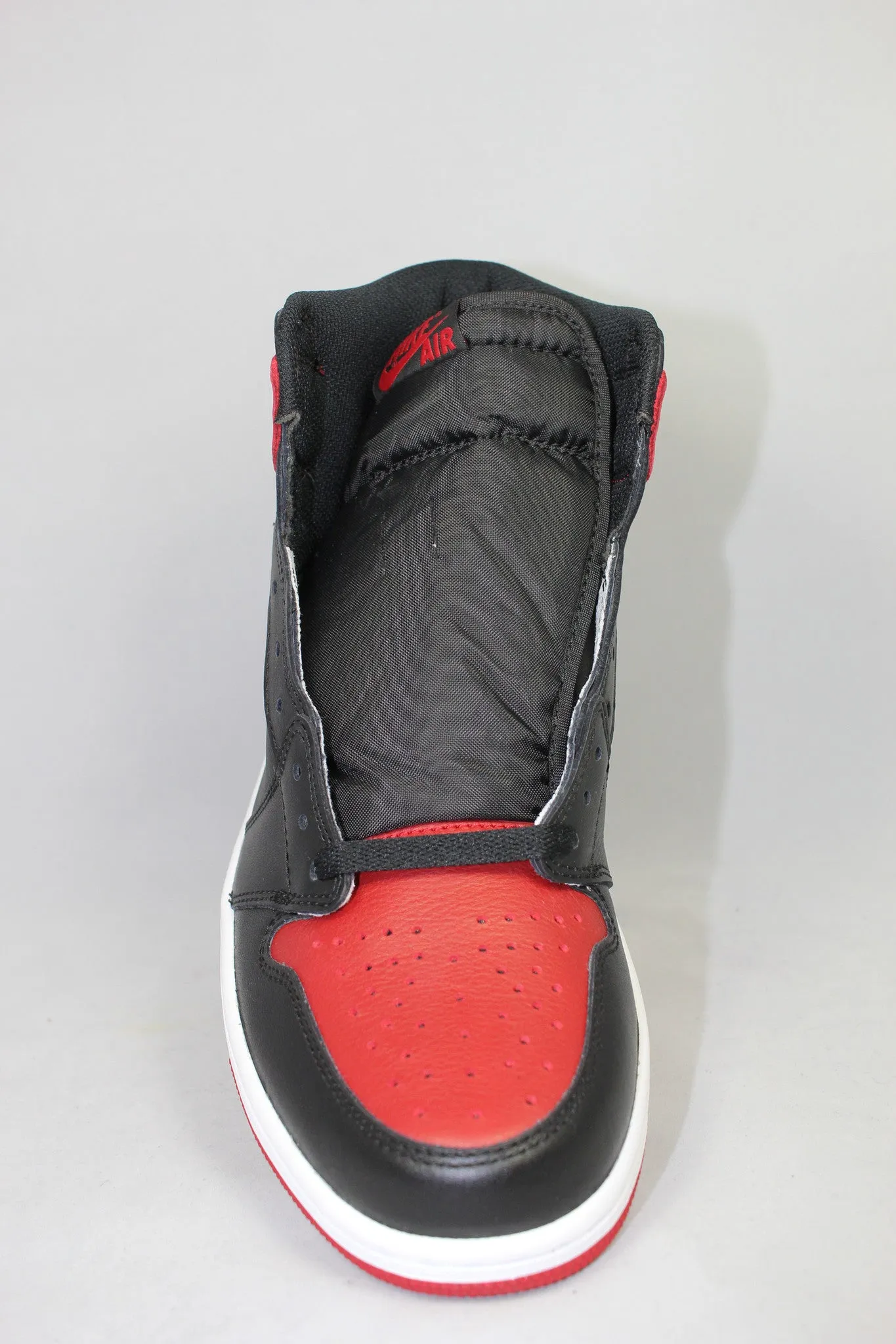 Air Jordan 1 Retro High OG 'Banned' 2016 SKU 555088 001 - Authentic - New in Box