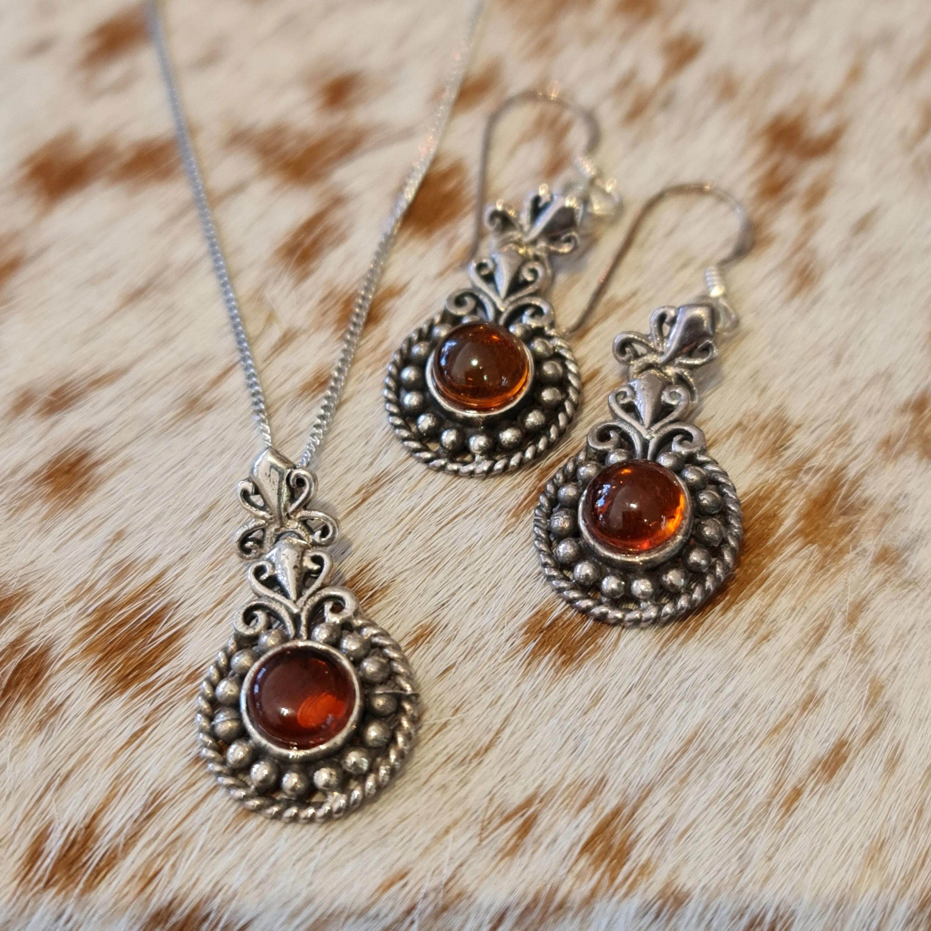 Amber oxidised silver Set