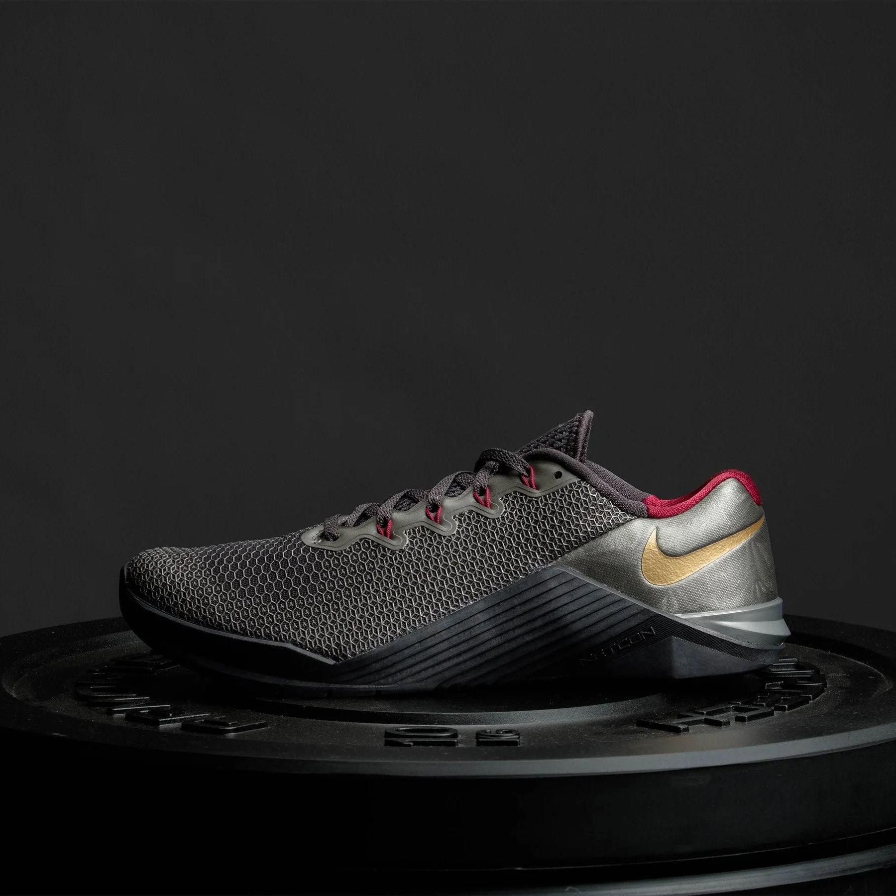 Nike - Metcon 5 Premium Women's Training Shoes - THUNDER GREY/METALLIC GOLD/NOBLE RED